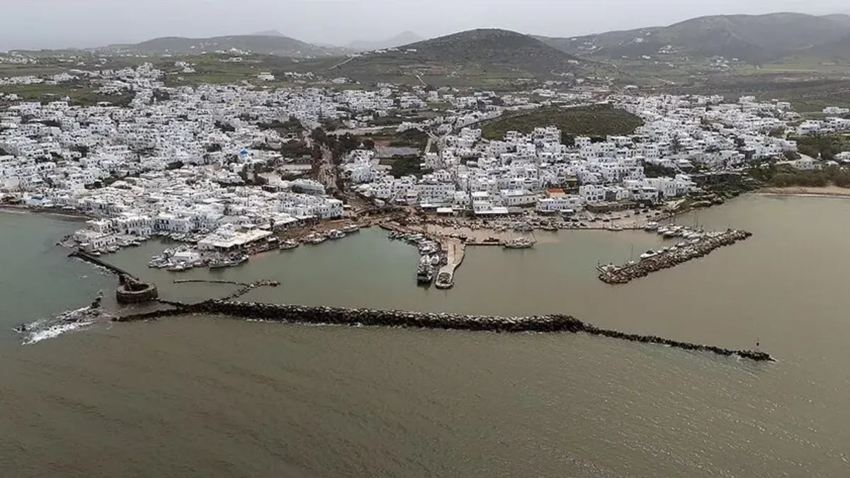 Girit Adası'nda şiddetli hava koşulları nedeniyle köprü yıkıldı