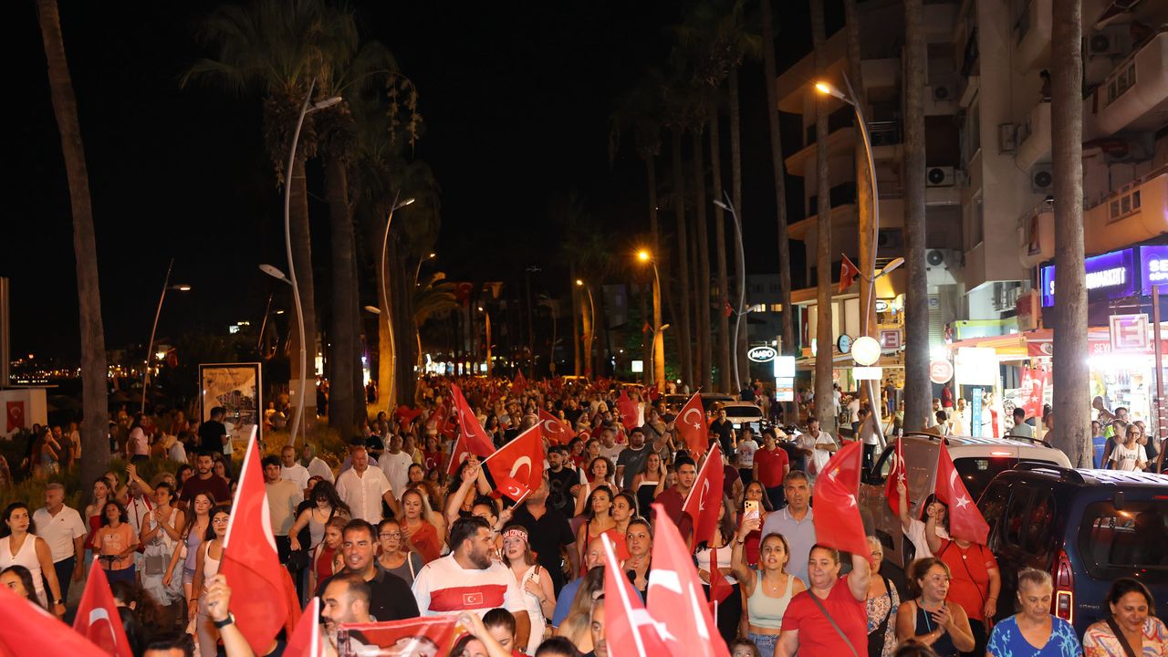 Marmaris'te Zafer Bayramı kutlamaları deniz kazası nedeniyle sessiz yapıldı