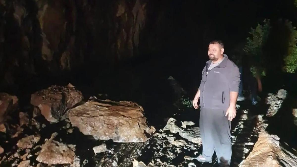 Adana'nın Feke ilçesinde sağanak yağış sonrası kaya düşmesi yaşandı