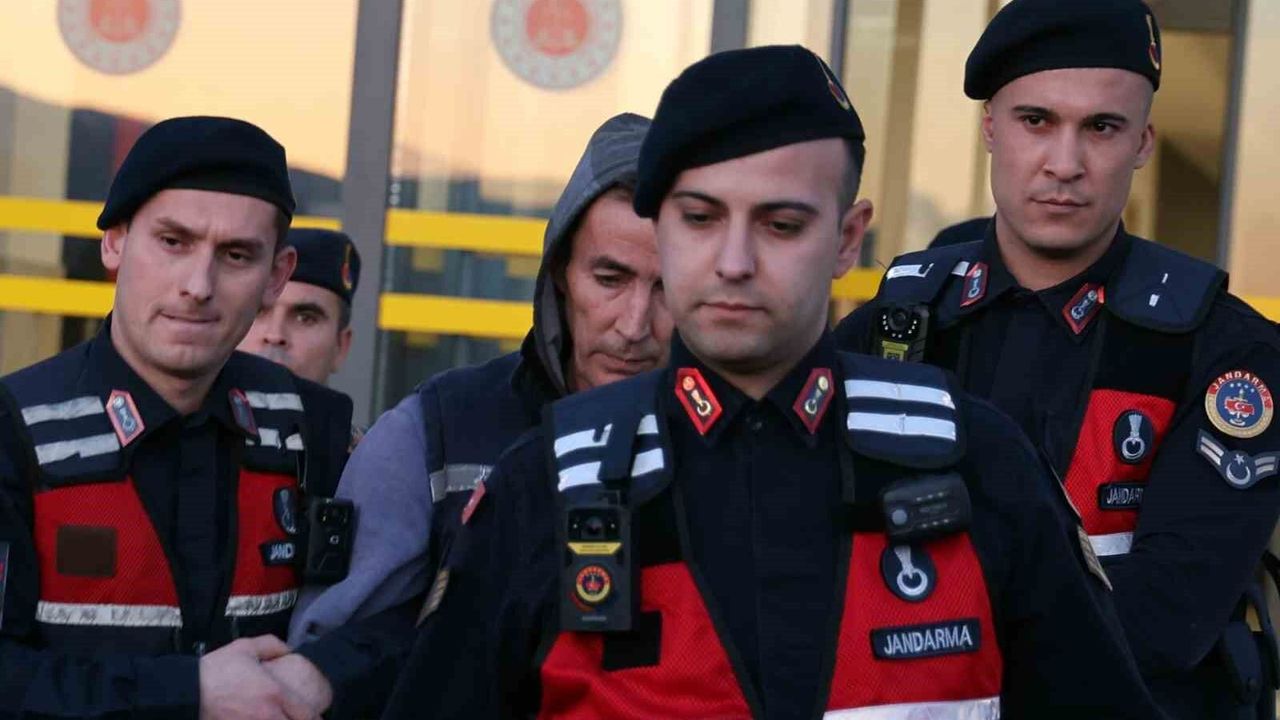 Eşini öldürmekle suçlanan sanık ilk kez hakim karşısına çıktı