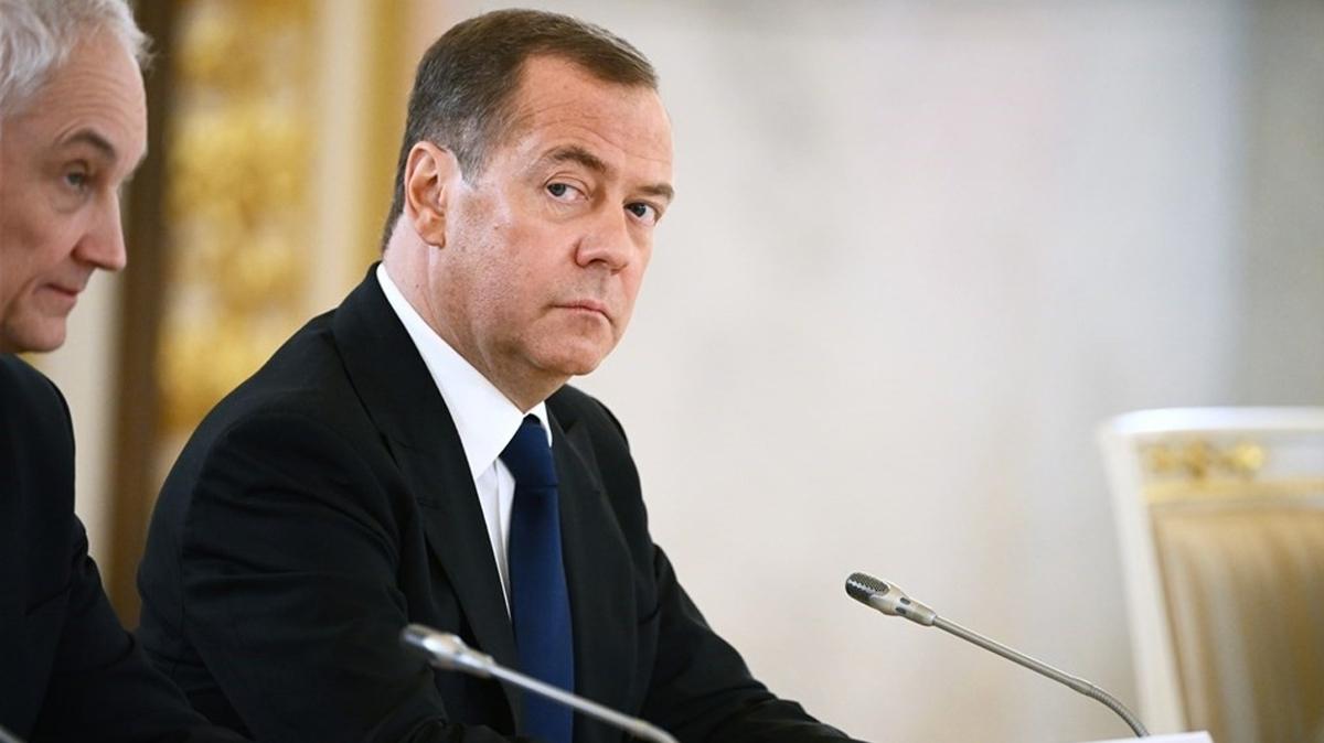 Medvedev'den Avrupa liderlerine devlet terörizmi suçlaması