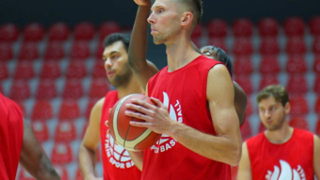 Aliağa Petkimspor yeni sezon hazırlıklarına başantrenör Orhun Ene yönetiminde başladı