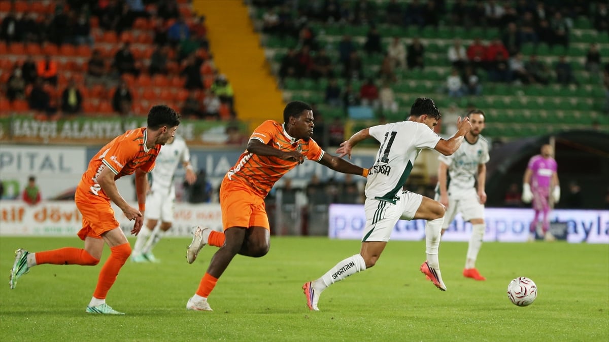 Kocaelispor deplasmanda Alanyaspor'u 2-1 mağlup etti
