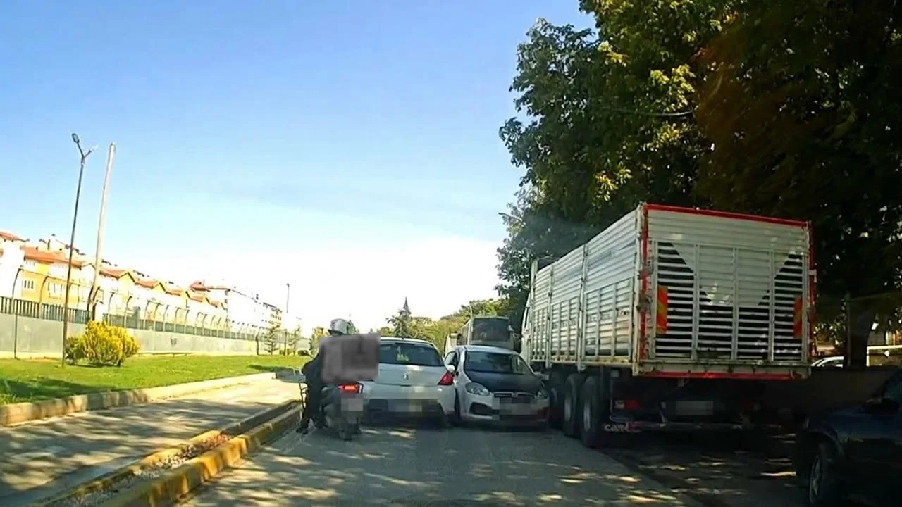 Eskişehir'de ters yöne giren otomobil trafiği tehlikeye düşürdü