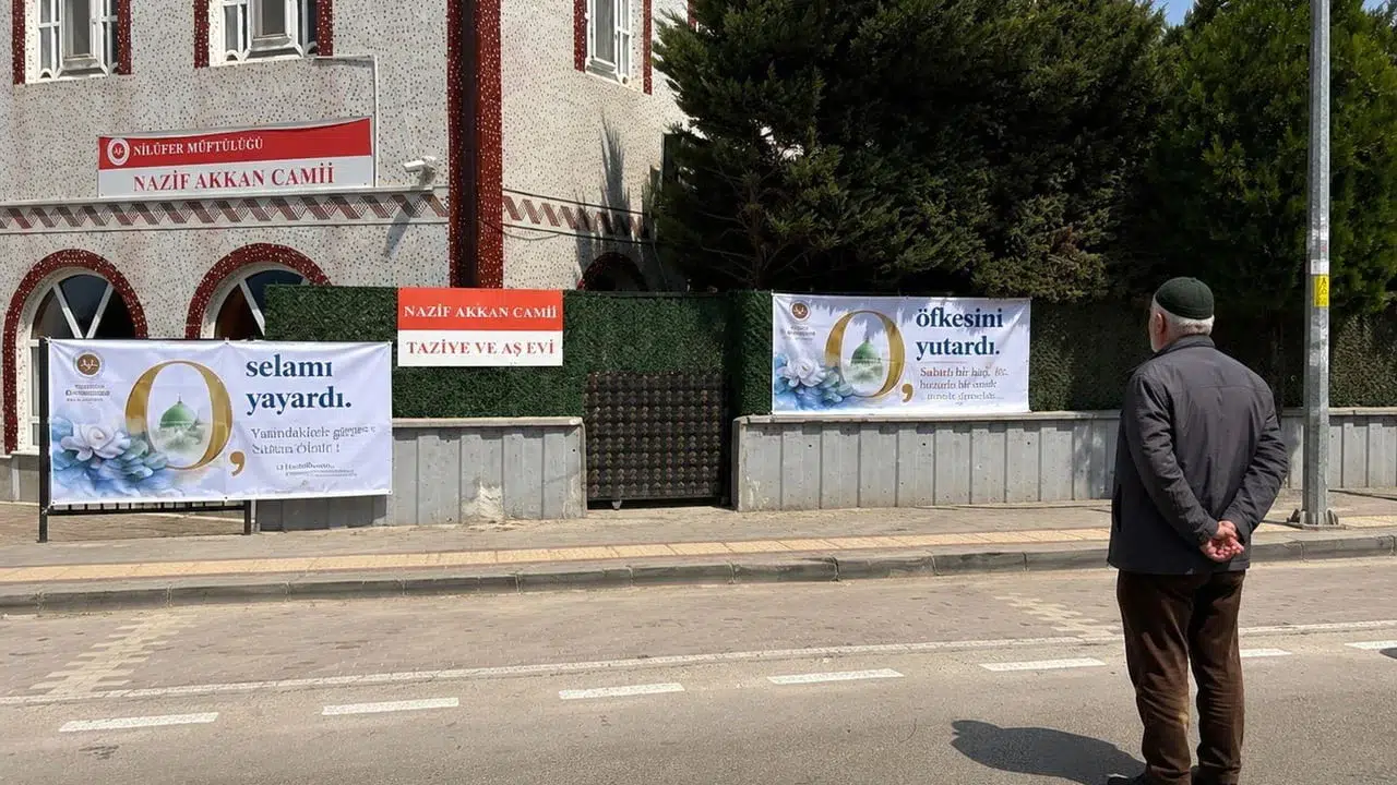 Nilüfer'de Mevlid-i Nebi Haftası kapsamında ahlak temalı afişler asıldı
