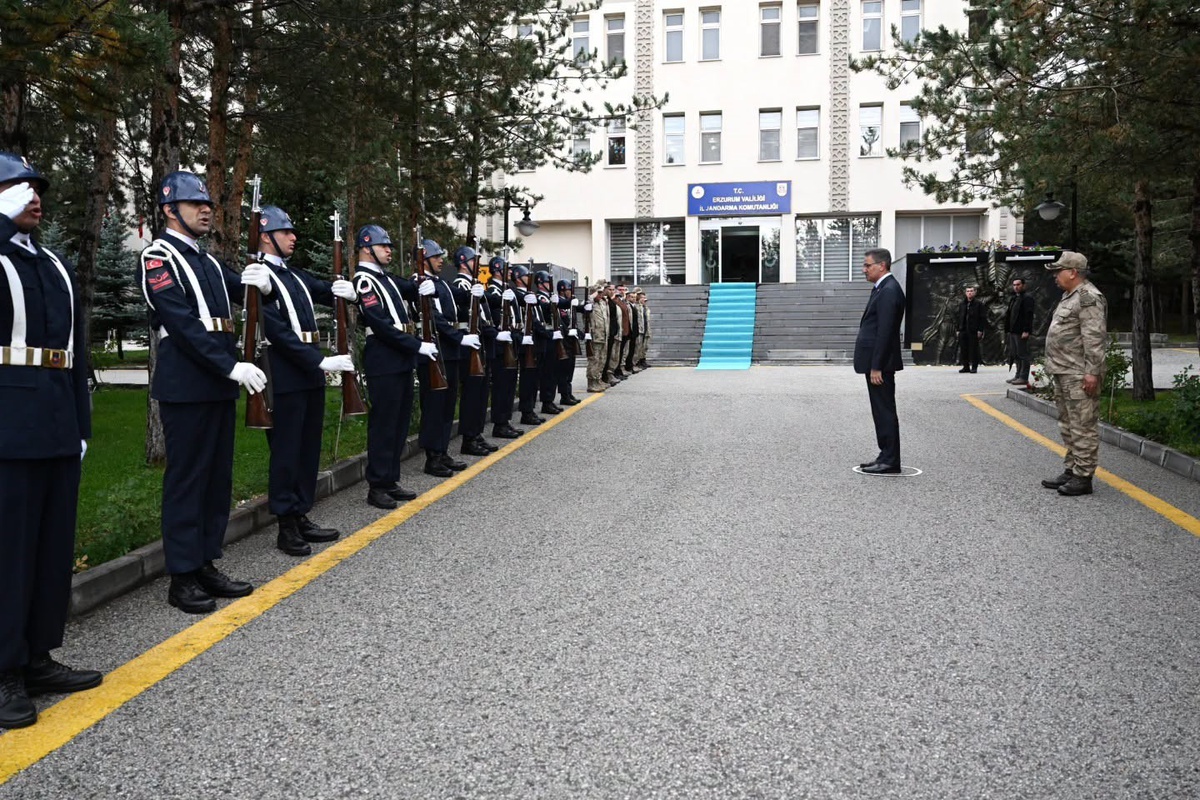 Vali Aydın Baruş Erzurum İl Jandarma Komutanını ziyaret etti