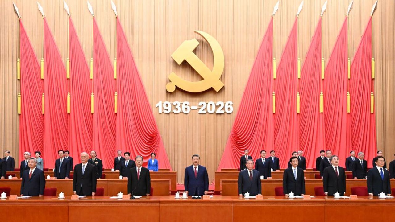 Xi Jinping Uzun Yürüyüş zaferinin 90. yılında yeni başarılar için çağrı yaptı