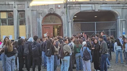 Belçika'da öğrenci protestolarında 22 polis yaralandı