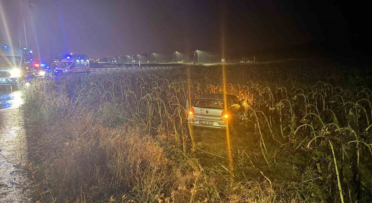 Çorum'un Alaca ilçesinde otomobil tarlaya uçtu: 2 yaralı
