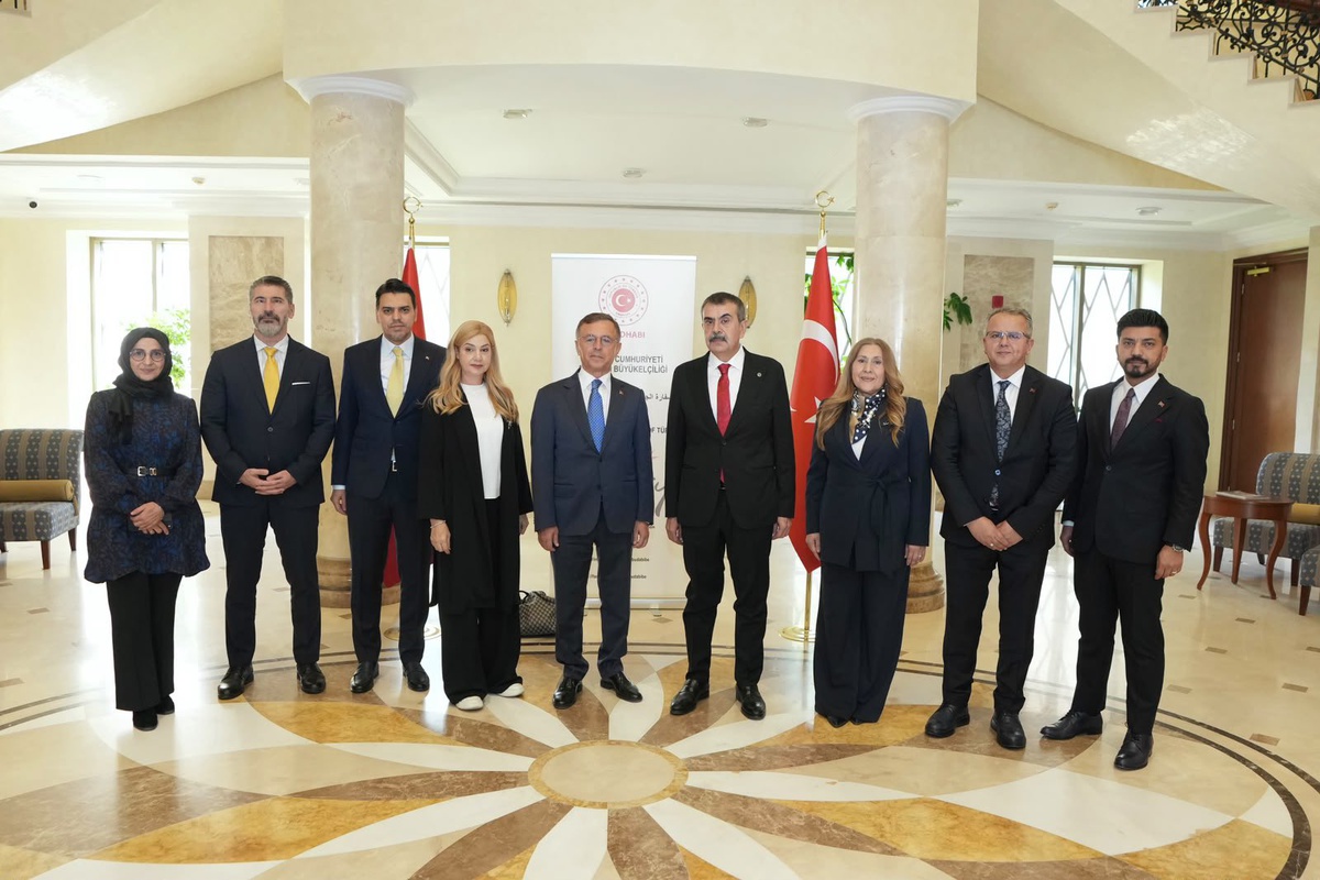 Milli Eğitim Bakanı Yusuf Tekin Abu Dabi Büyükelçiliğini ziyaret etti