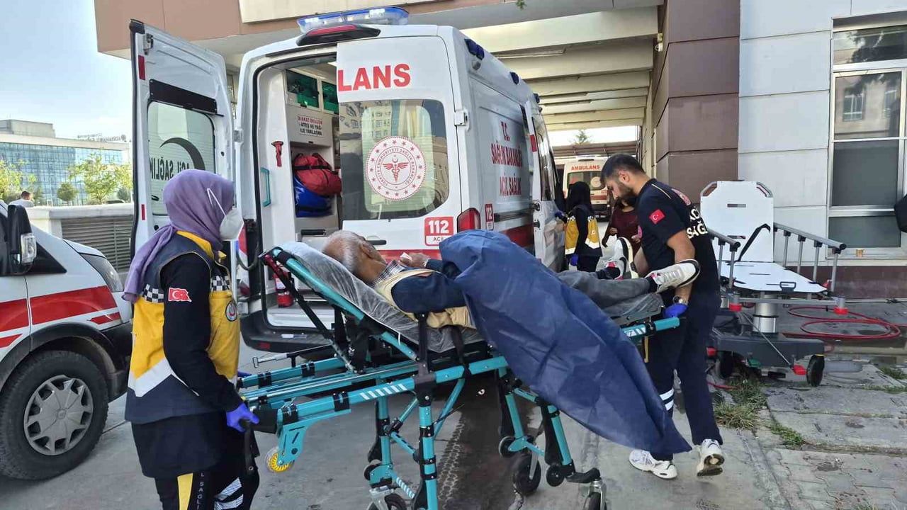 Adıyaman'da otomobilin çarptığı yaya hastaneye kaldırıldı