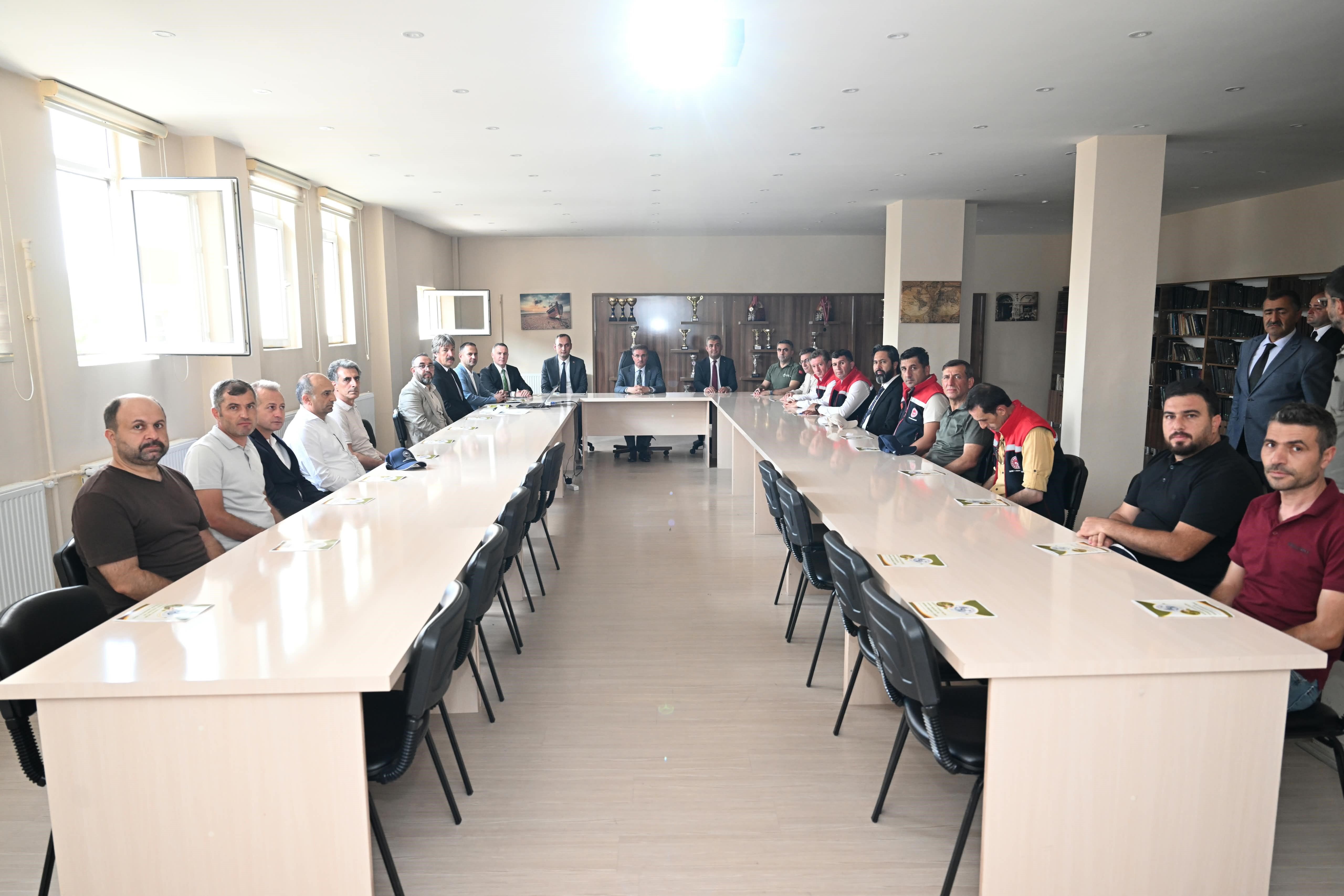 Erzurum'da meslek lisesi arazisinde yerli tohum buğday hasadı yapıldı