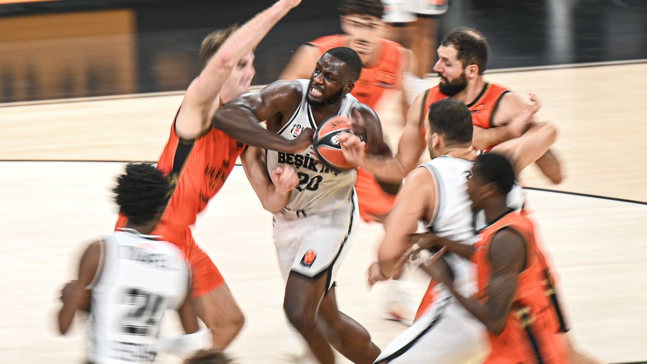 Beşiktaş, EuroLeague'e Valencia Basket mağlubiyetiyle başladı