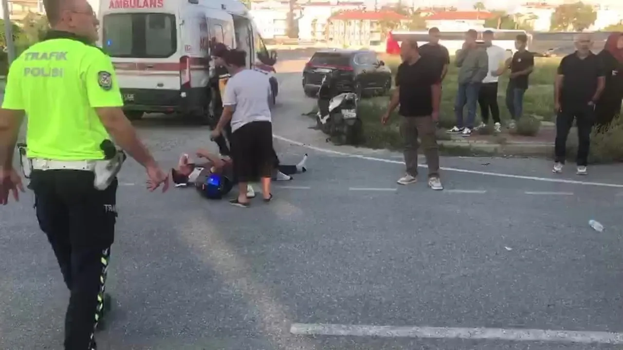 Manavgat'ta iki motosikletin çarpışması sonucu 3 kişi yaralandı