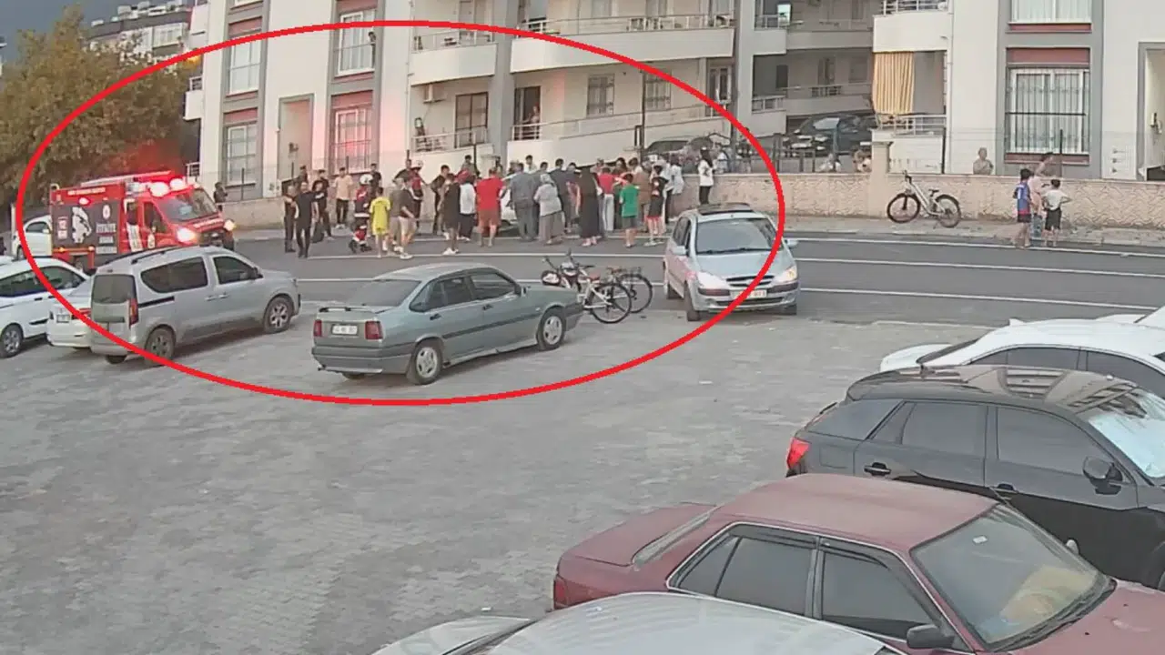 Hatay'da otomobilin altında kalan 4 yaşındaki çocuk ağır yaralandı