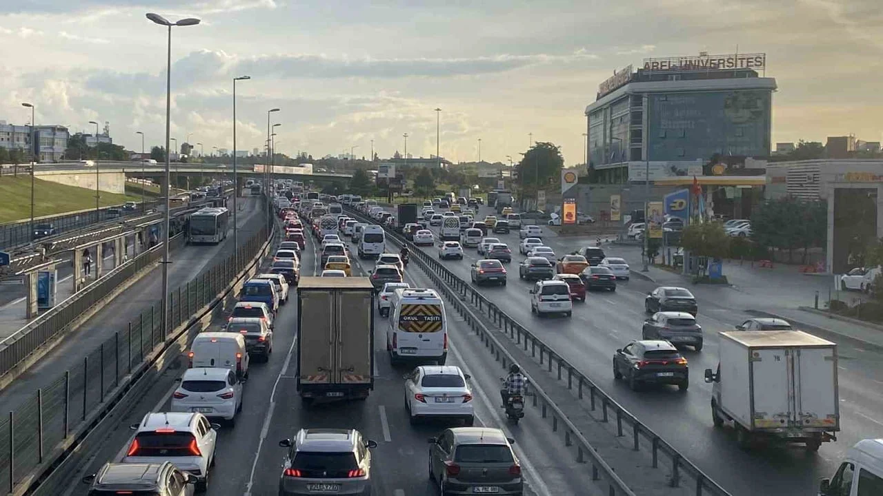 İstanbul'da trafik yoğunluğu okulların ikinci gününde yüzde 58'e yükseldi