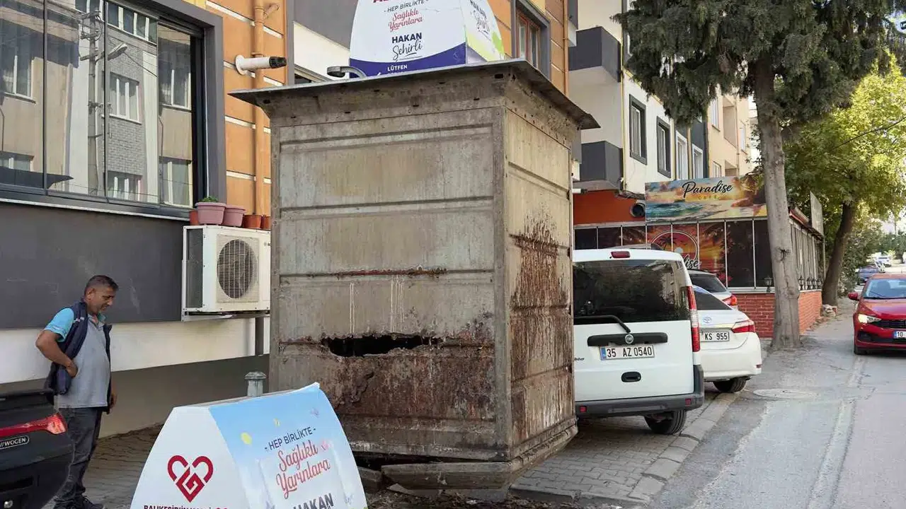 Altıeylül Belediyesi 40 yer altı çöp konteynerini onararak yeniledi