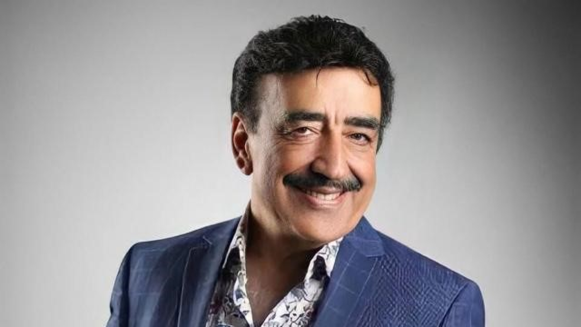 Hakkı Bulut konser sırasında rahatsızlanarak hastaneye kaldırıldı