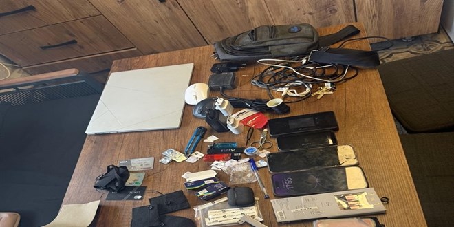İzmir'de garda bulunan çantadan sınav kopyası düzenekleri çıktı