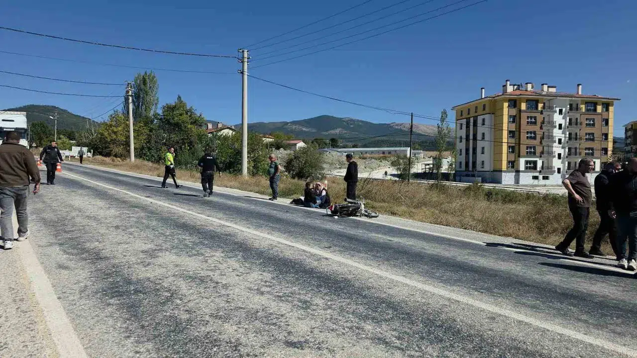 Kütahya'da otomobil ile motosikletin çarpıştığı kazada bir kişi öldü