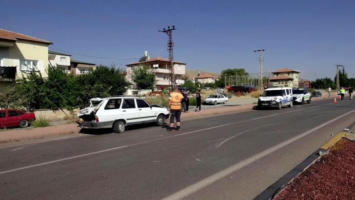 Yeşilhisar'da TIR ile otomobilin çarpıştığı kazada 2 kişi yaralandı