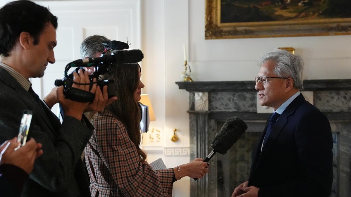 Nvidia CEO'su Jensen Huang yapay zekanın dünyayı yok etme ihtimalini reddetti