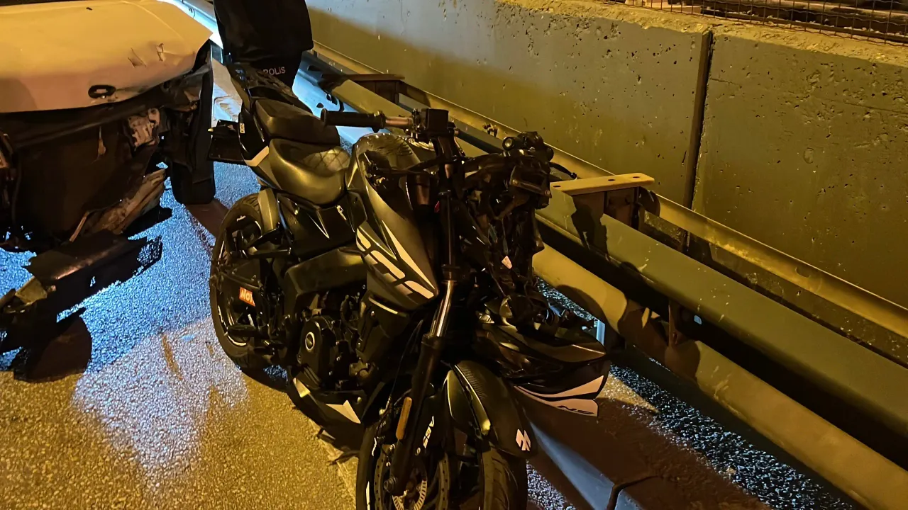 Bursa'da motosikletin otomobile çarpması sonucu bir kişi yaralandı