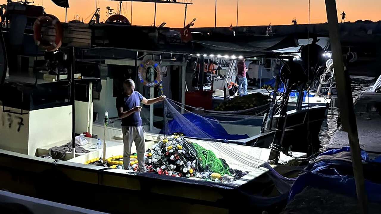 Düzce'de balıkçı teknelerinde av sezonu öncesi bakım çalışmaları sürüyor