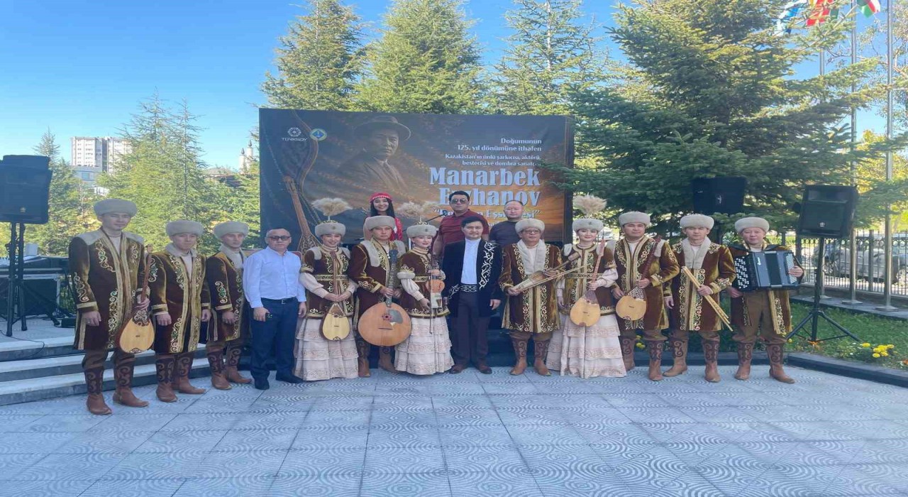 Kazak sanatçı Manarbek Erzhanov Ankara'da düzenlenen konserle anıldı