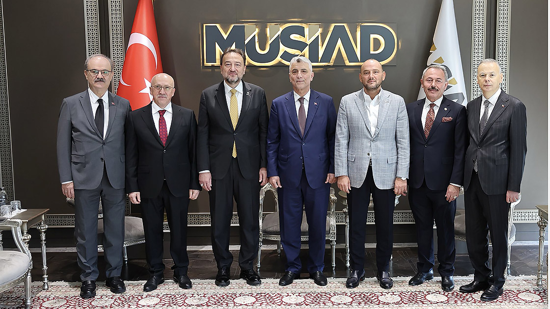 Ticaret Bakanı Bolat MÜSİAD heyetiyle ekonomi ve ihracat hedeflerini görüştü