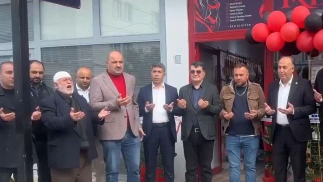 Çorum'un Alaca ilçesinde fantezi iç giyim mağazası dualarla açıldı