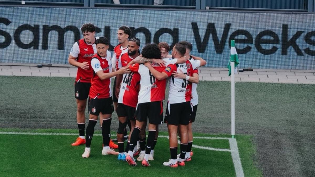 Feyenoord Hollanda Ligi'nde Utrecht'i 5-0 mağlup etti