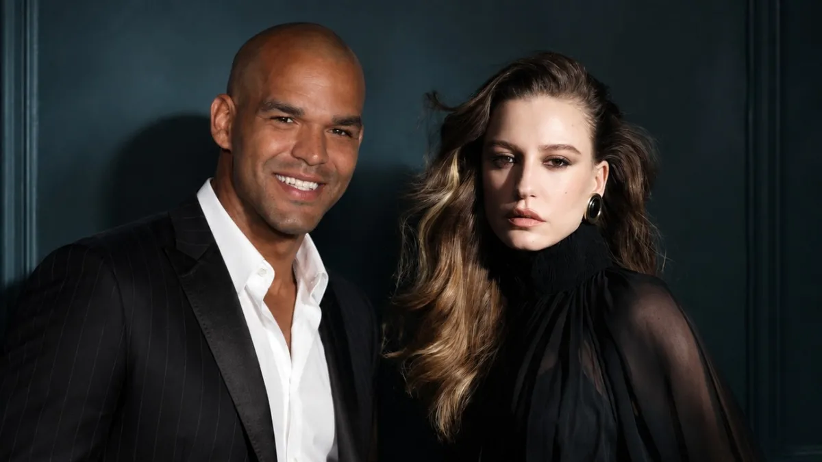 Serenay Sarıkaya ve Amaury Nolasco sosyal medyada takipleşmeye başladı