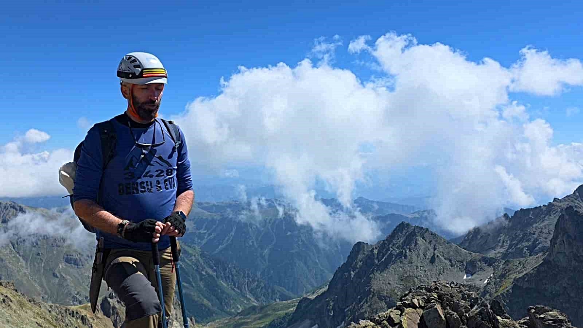 Karçal Dağı'nın zirvesi profesyonel dağcı tarafından dronla görüntülendi