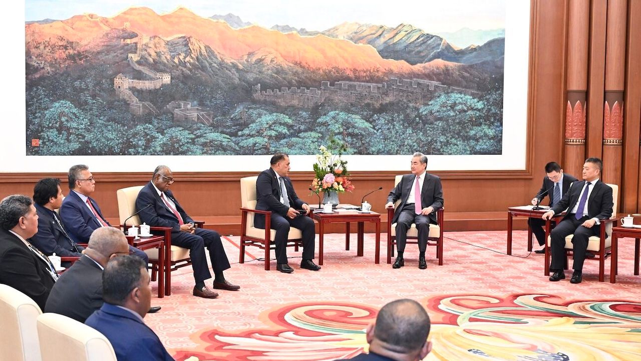 Wang Yi Pasifik ada ülkeleri heyetiyle Beijing'de görüştü