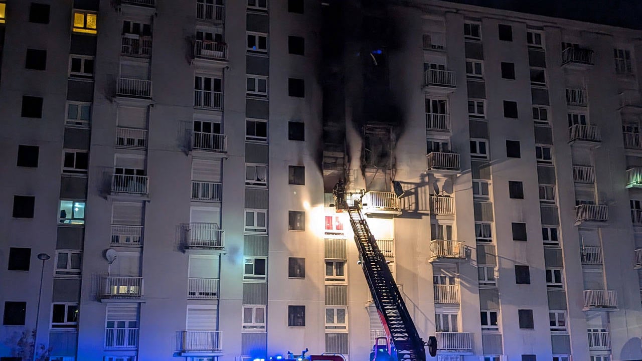 Fransa'da apartman yangını: Paris yakınlarında 25 kişi yaralandı