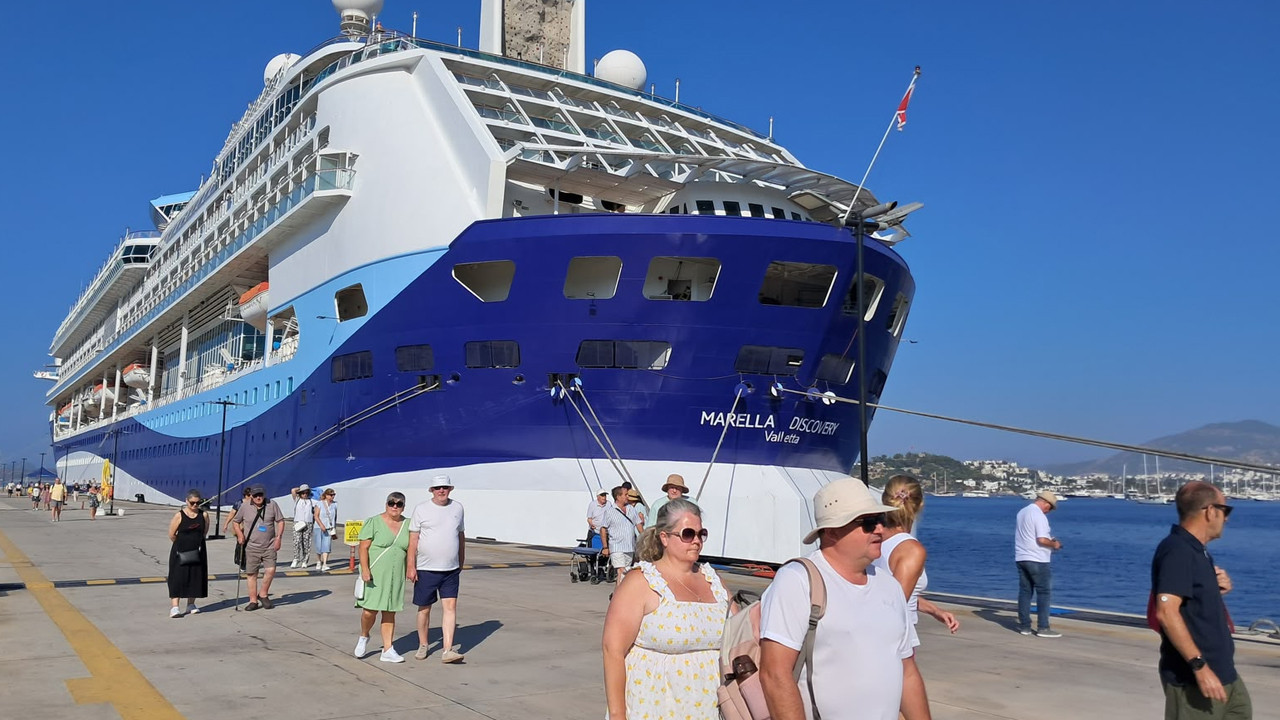 Marella Discovery kruvaziyer gemisi 1813 yolcu ile Bodrum'a yanaştı