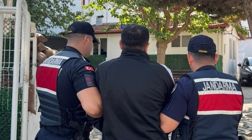 İzmir'de 10 yıl hapis cezası bulunan firari jandarma tarafından yakalandı