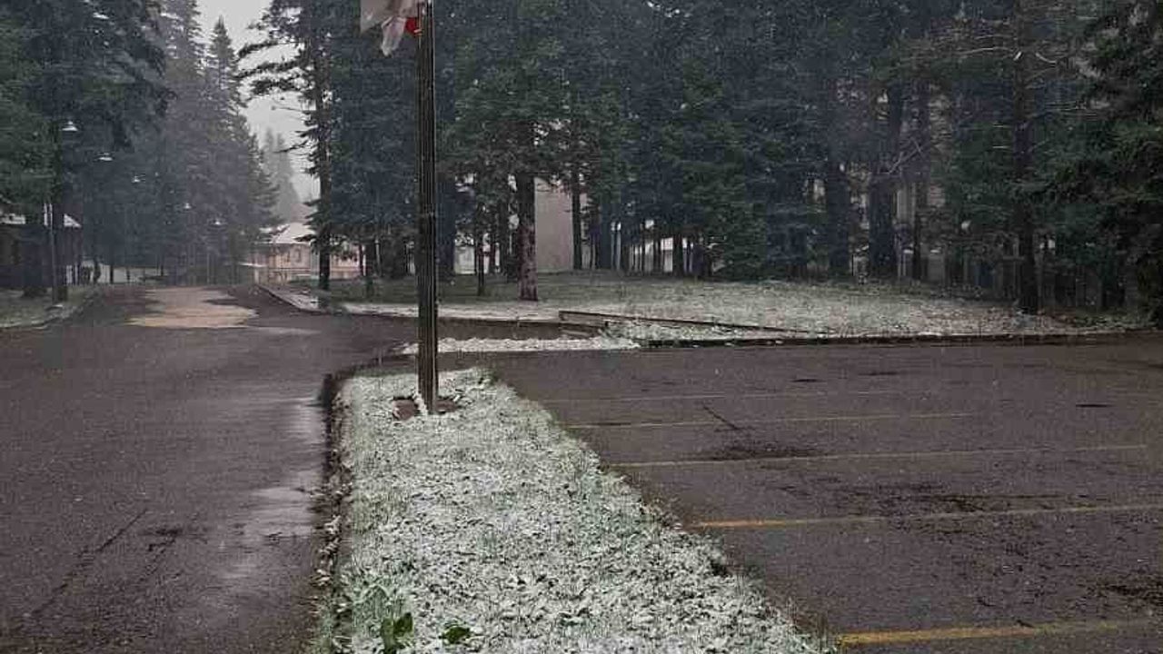 Kastamonu'nun yüksek kesimlerinde mevsimin ilk karı etkili oldu