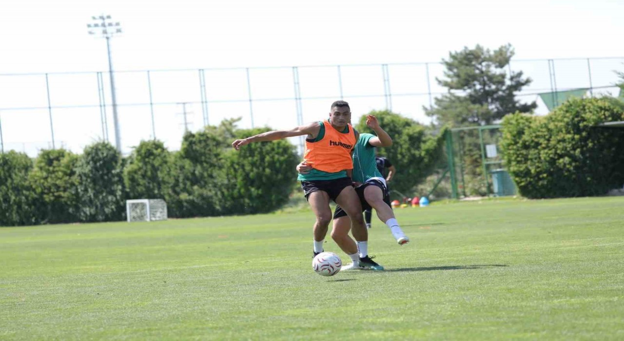 Konyaspor, Kasımpaşa deplasmanı için sahaya indi