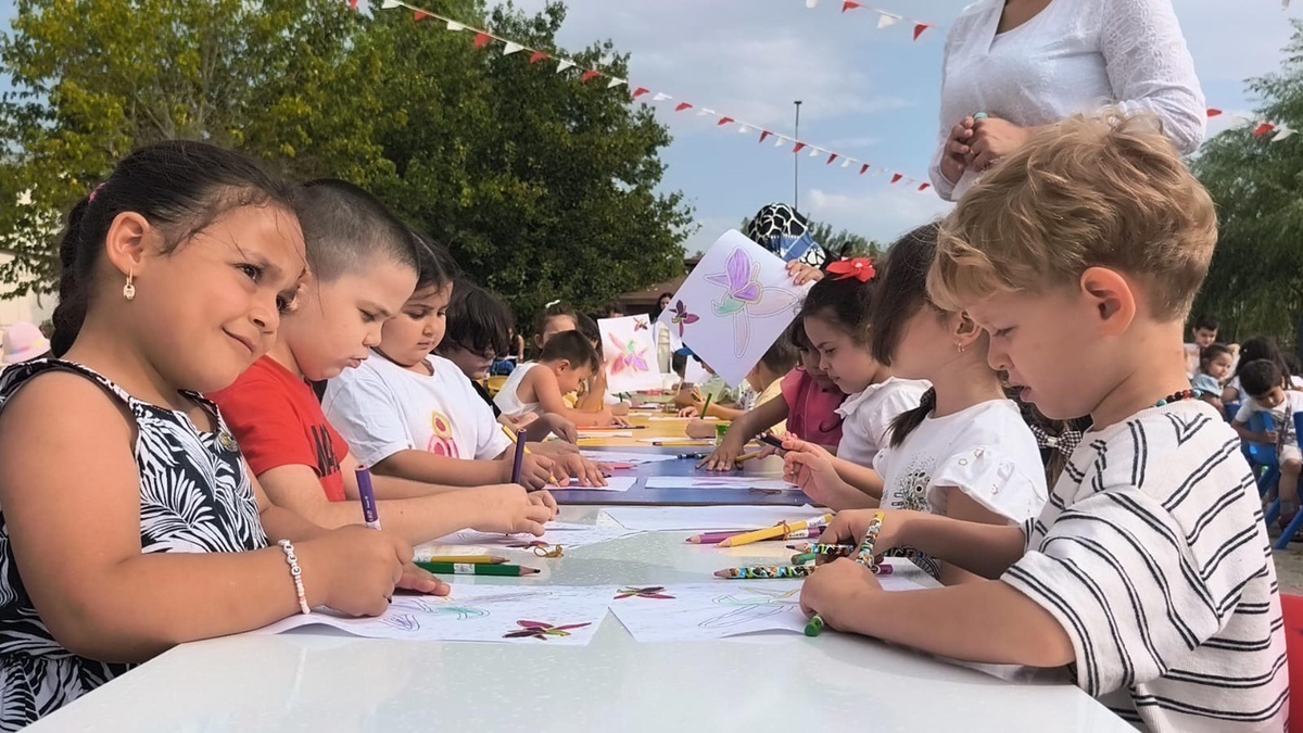 Iğdır'daki anaokulunda Karabağ Zaferi simgesi Har-ı Bülbül boyandı