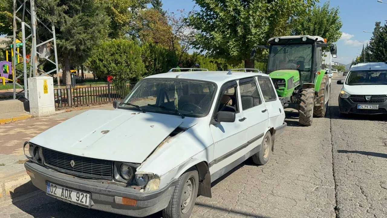 Adıyaman'da dört aracın karıştığı zincirleme kazada bir kişi yaralandı