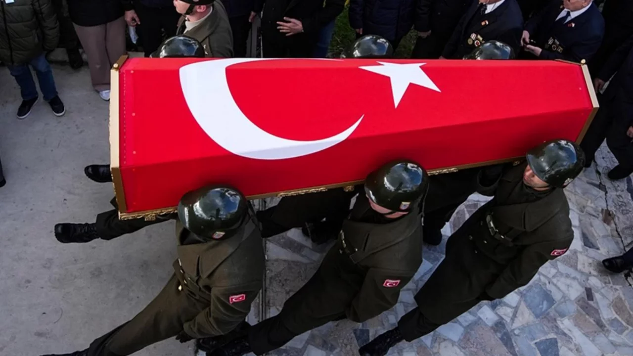Hakkari'de hudut geçişine müdahale sırasında yaralanan asker şehit oldu