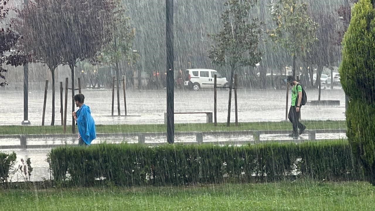 Batı Karadeniz için şiddetli sağanak ve sel uyarısı yapıldı