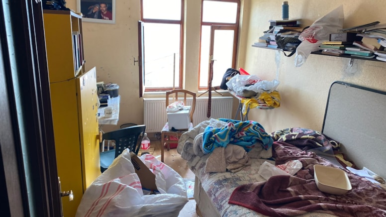 Amasya'da bir evden yaklaşık 1 ton çöp çıkarıldı