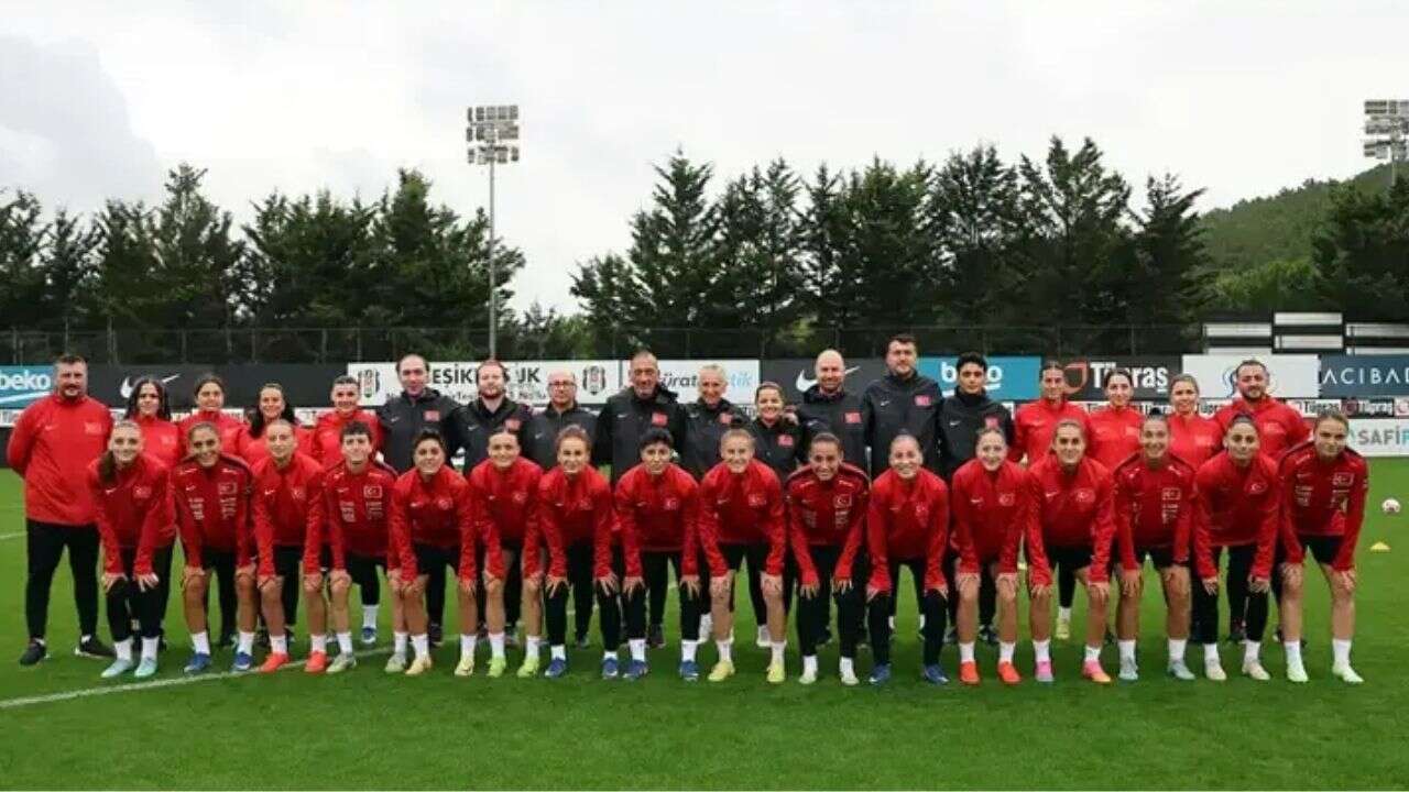 A Milli Kadın Futbol Takımı Slovenya maçları için çift idman yaptı