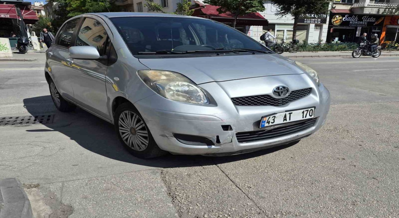 Eskişehir'de motosiklet ile otomobilin çarpışması sonucu bir kişi yaralandı
