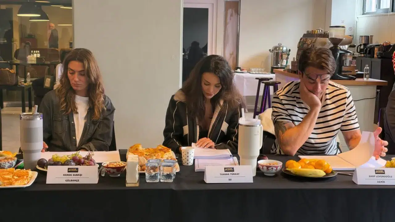 Kasabanın Gülleri filminin oyuncuları okuma provasında bir araya geldi