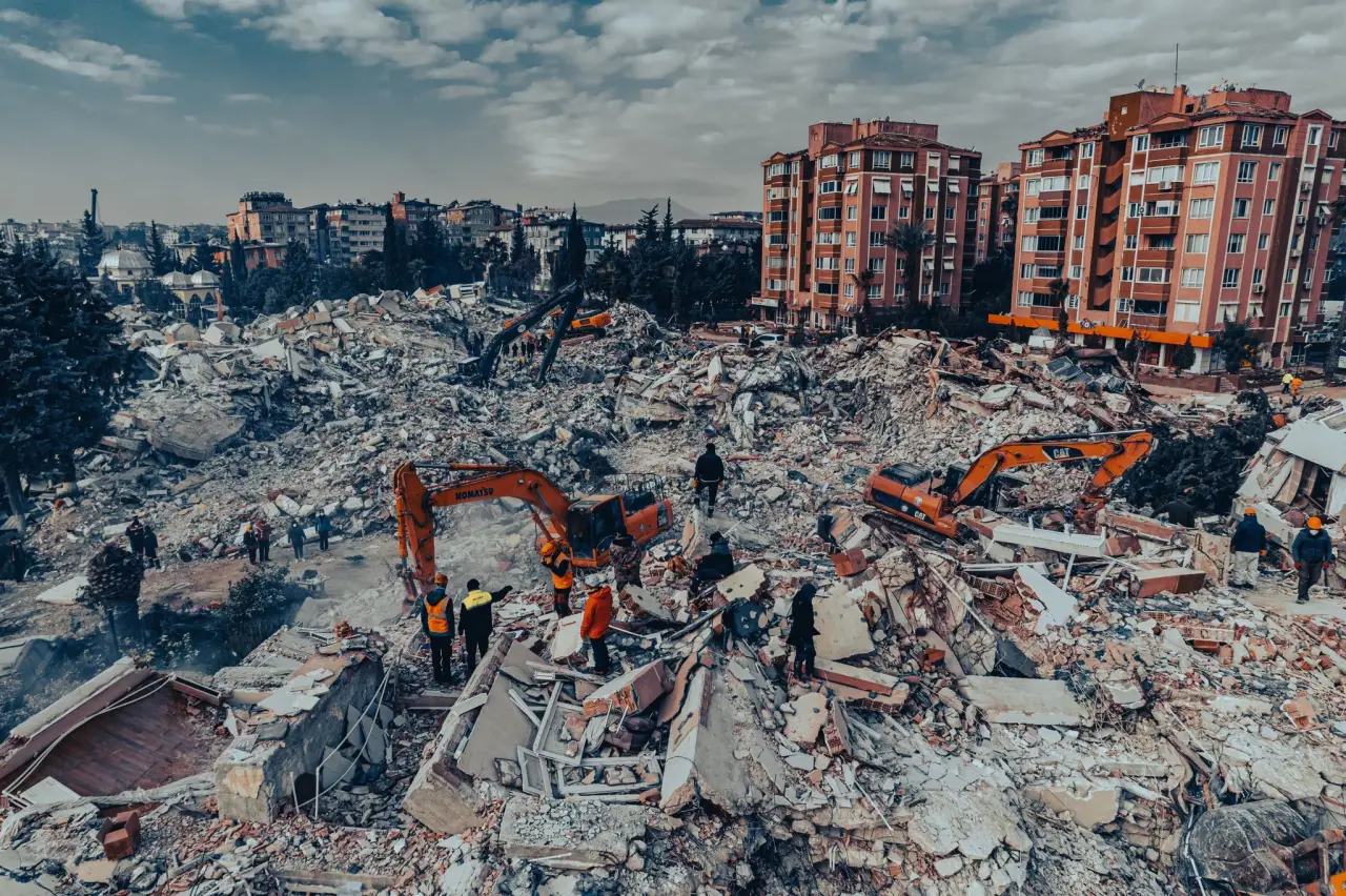 Kardaş Apartmanı davasında bilirkişi raporu gecikmesi nedeniyle duruşma ertelendi