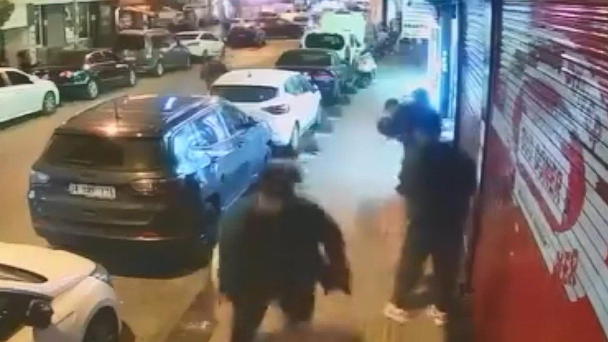 Esenler'de iki grup arasında çıkan silahlı kavgada 2 kişi yaralandı